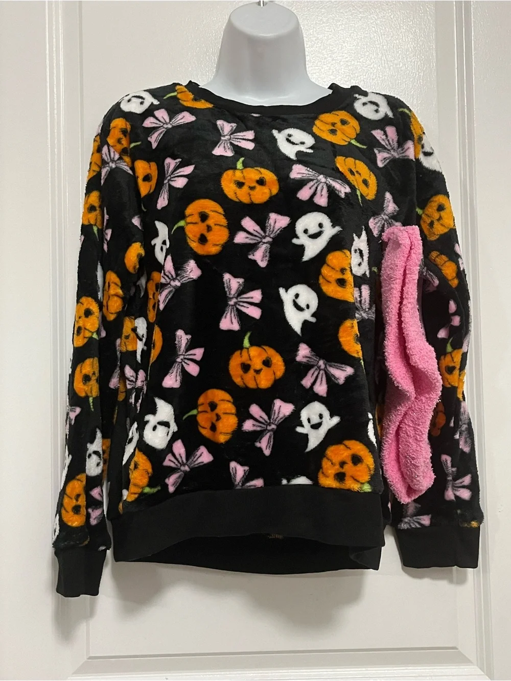 NWT Weekending Halloween Fleece Sweatshirt & Fuzzy Socks Set XS